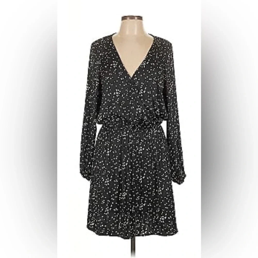 GAP Black and White Ruched Wrap Dress with V-Neck - Picture 2 of 5